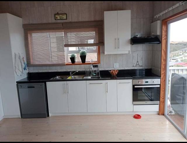 5 BEDROOM HOUSE FOR SALE IN SEEMEEU PARK